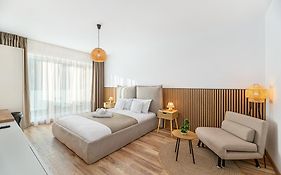 Adara Suite With Parking -Tractoru Coresi